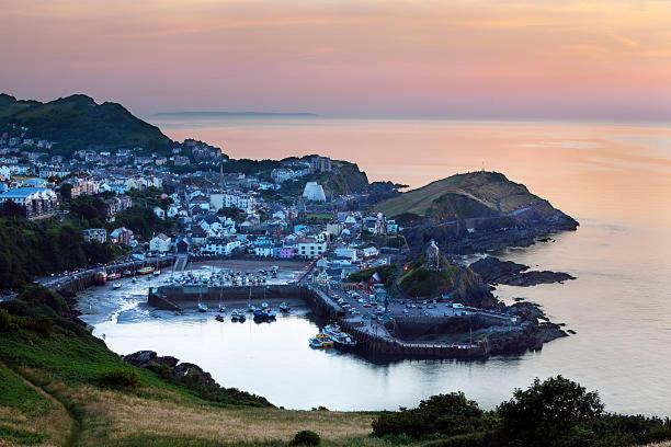 Lfracombe Holiday Apartment Close To Tunnels Beaches イフラクーム エクステリア 写真